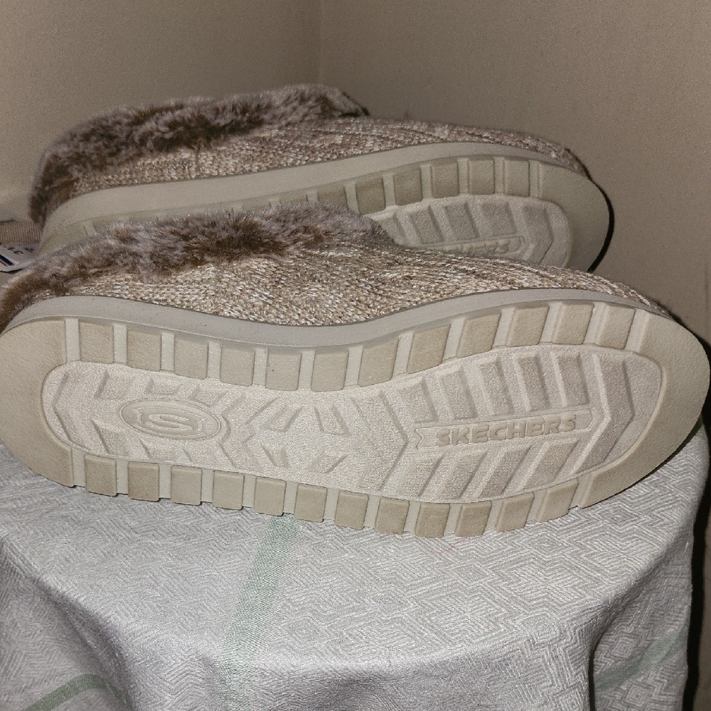 Skechers BOBS Cozy Cream Slippers - Picture 7 of 14